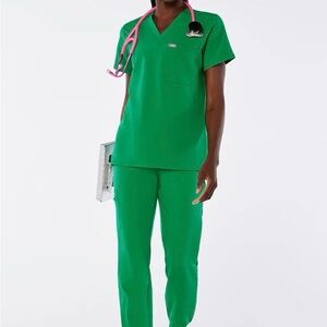 Women HW Zamora joggers with One Pocket Top
SET